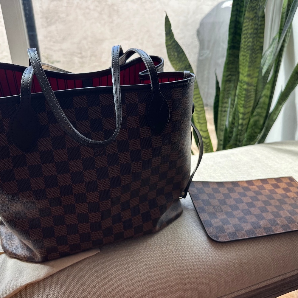 Louis Vuitton MM Neverfull in Damier Ebene with pouch